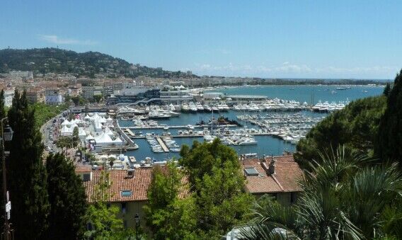 Vue panoramique de Nice et Cannes – tourisme casher en Méditerranée