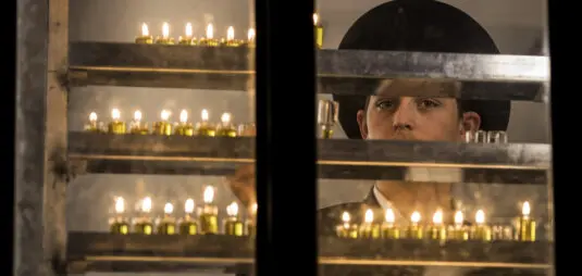 juif orthodoxe en prière